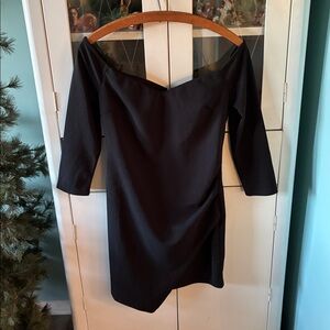 Lulus sz M Black Off-Shoulder Mini Dress like new!
